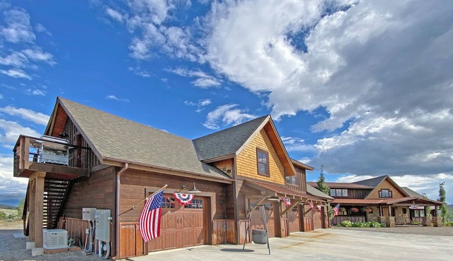 5 Star - Golden Eagle Loft