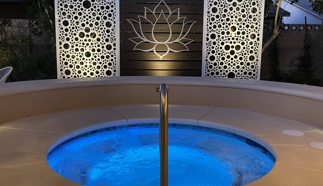 5-STAR GORGEOUS JACUZZI SINGLE STORY HOME CLOSE TO STRIP. LICENSED/PERMITTED
