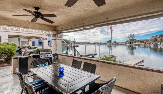 5 STAR GORGEOUS RIVER FRONT HOME RIGHT ON THE WATER AND DOCK ! ON PARKER STRIP