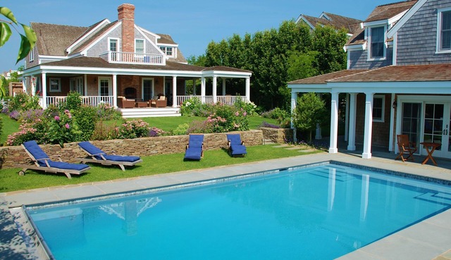 5 star, grand 8 BR estate, large yard, pool, pond, walk to town & beach