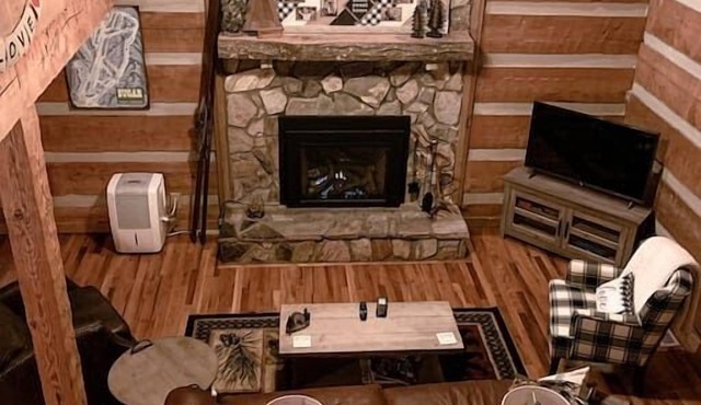 5 Star High Country Hideaway Cabin hot tub Pet Friendly Pond Sleeps 8 Pond View