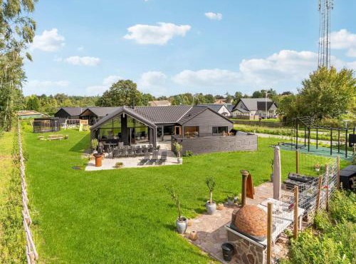 5 star holiday home in Dronningmølle