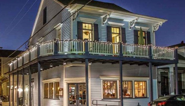 ★5 Star Home w/Private Balcony only 5 min to French Qtr!