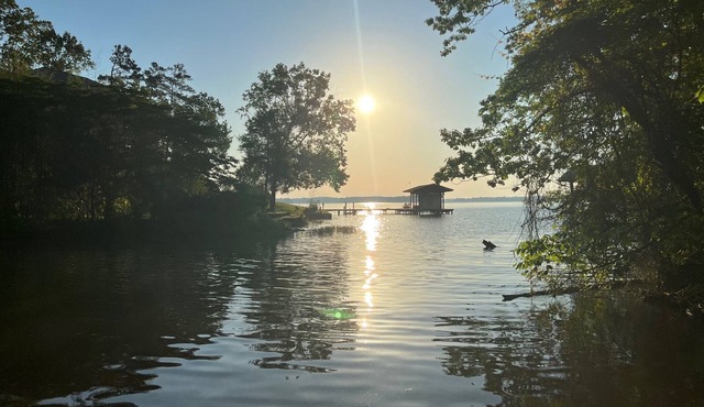 5 Star Lakefront Cottage with Full Guest House on Lake Weiss - Sleeps 10-12