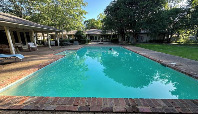 5 Star Living in the BirthPlace of the Blues! Luxury 6 BR, 2 BA w/Pool & Sauna.