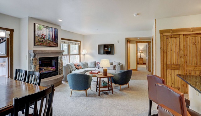 5-Star Location Jackpine Lodge Luxury unit closest to Gondola.