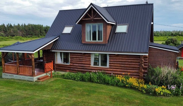 5 Star Log Beach House by the Ocean