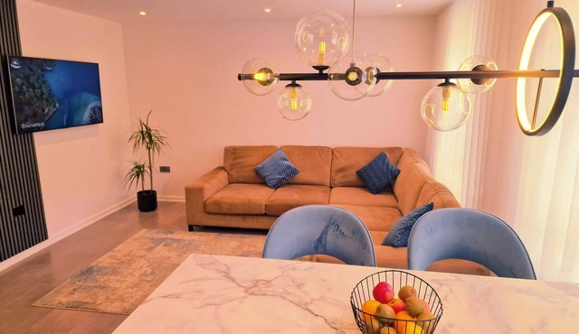 5 star Luxurious Stay by Waterfront & City Centre