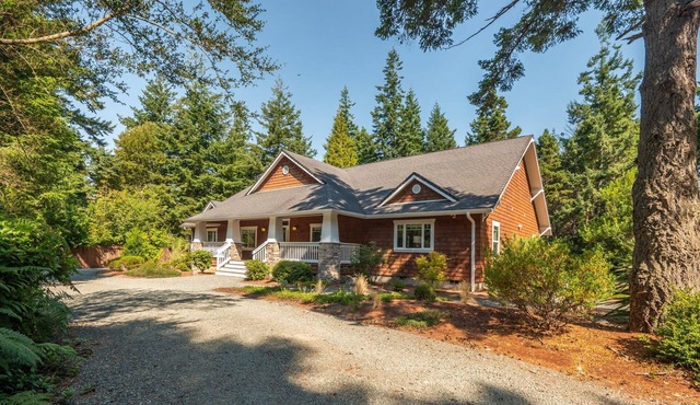 5-Star Luxury, 4 Masters with 2 Queen Beds each, Pool Table, Putting Green