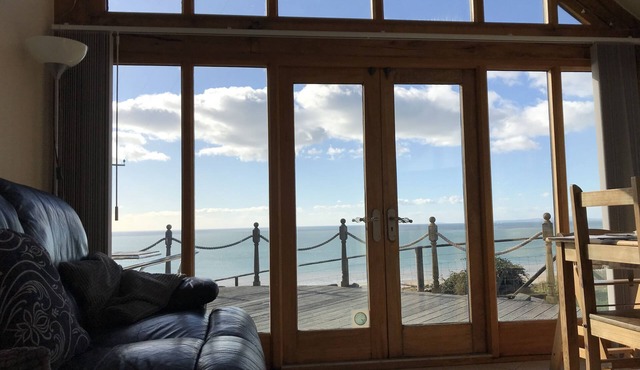 5 Star Luxury barn conversion overlooking the sea in North Wales (sleeps 2)