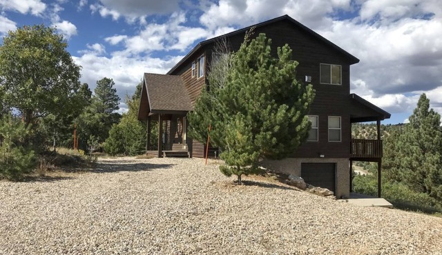 5 STAR Luxury Cabin 3bd/3ba, Perfect base camp to N. Parks!