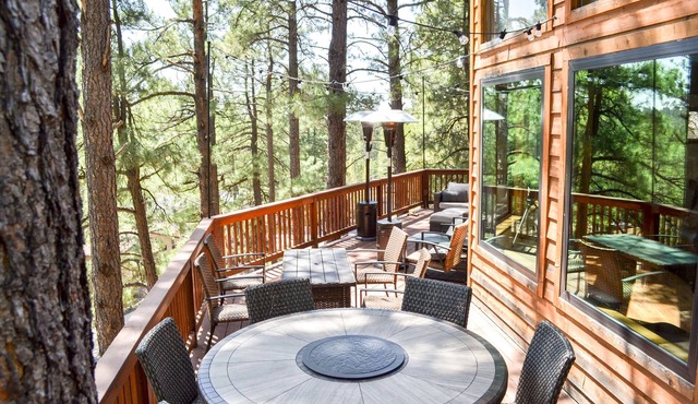 5 Star Luxury Mountain Retreat!