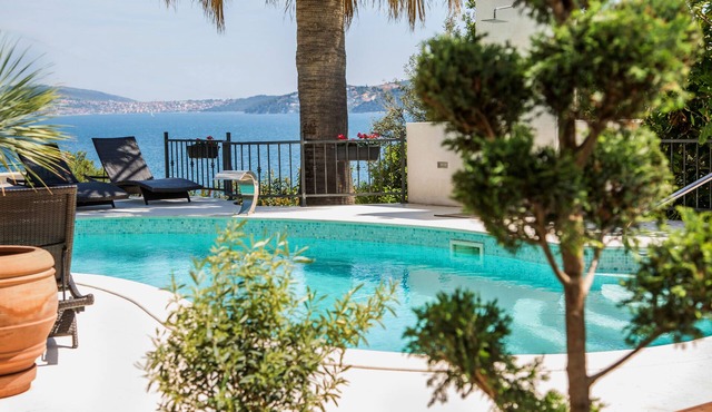 5 star Luxury villa,Amazing views, 50m from the beach ,heated pool,jacuzzi