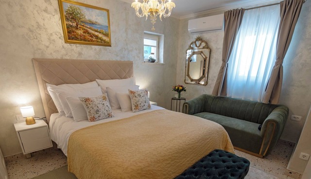 5-star luxury villa in the heart of the old town Rab with parking. Pet-friendly!
