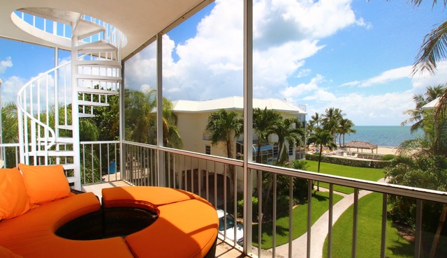 5 Star Modern Oceanfront Islamorada Townhome on the Beach!
