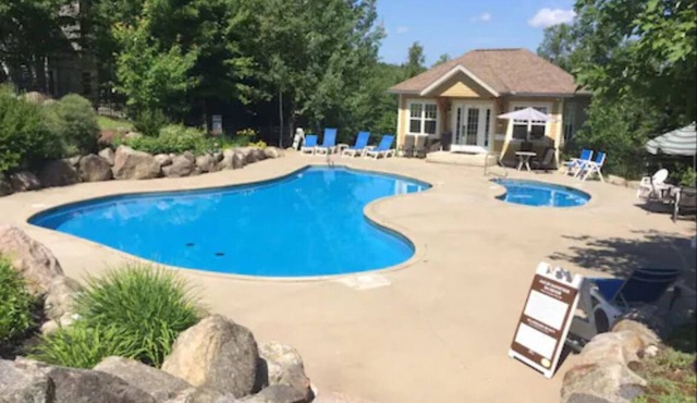 5 Star Mountainside Retreat - ski in/ski outn