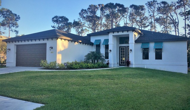 5 Star Pool Home, Sleeps 10, just 1 mile to Bonita Beach