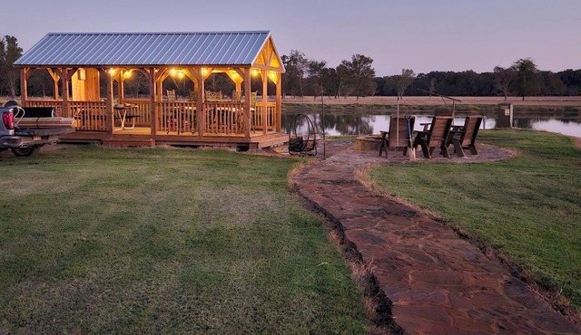 5-Star Private Cabin on 450+ acre gated/high fenced game ranch