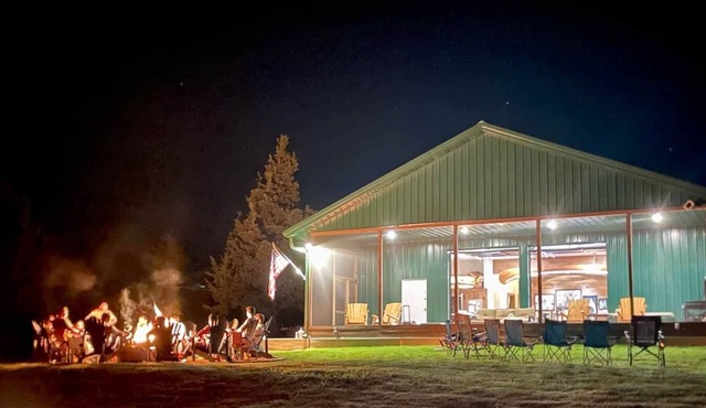 5-Star Private Lake and Cabin!