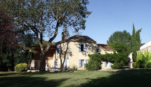 5-star property, heated pool, tennis, golf, gym, 2.5 acre park