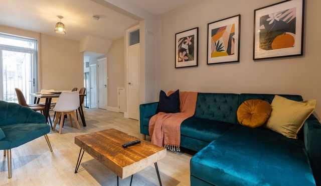 5 star rated, beautifully decorated spacious 3 bed house close to City Centre.