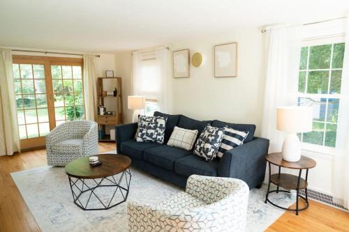 5-star Renovated 3BR Home & Backyard Deck near SU & Hospitals