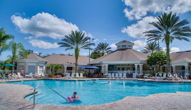 5 Star Resort minutes from Disney 3 bedrooms & 2 baths, Wi-Fi, Pool, Tennis