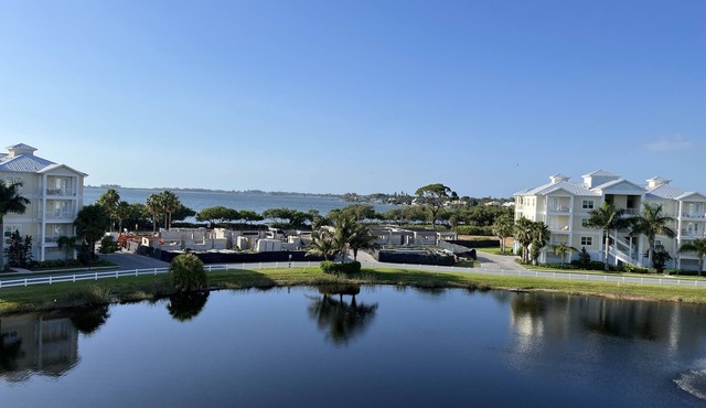5 Star Resort Style Luxury Condo top floor bay views 3 miles to Beach