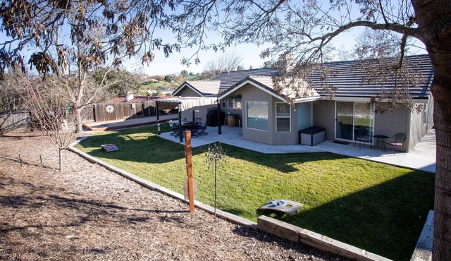 5 Star reviews! Game Room -Pool table-darts-corn hole-Bocce Ball - Fire Table