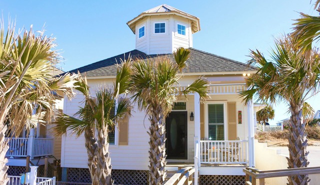 5 Star Reviews! Luxury Home, Pool, Steps from Ocean,Sleeps 7, Shops,Restaurants
