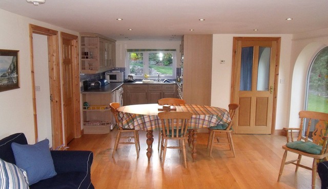 5 Star Self-Contained Apartment With Golf Nearby. Free WiFi, Sky TV,