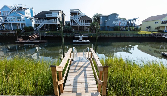 5 Star Sunset Beach canal home - Kayak, paddleboard, bring your boat & jetskis