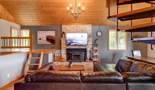 5 STAR! - The jewel of the Kawarthas. short drive from Toronto!