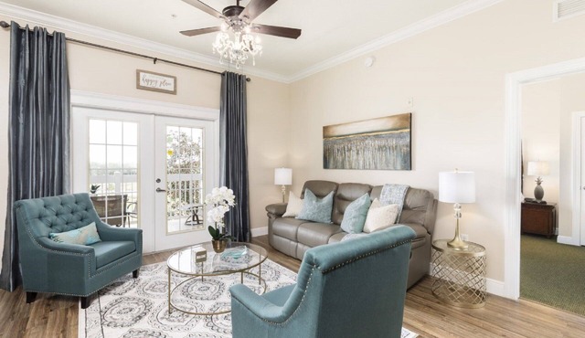 5 STAR TOP FLOOR CONDO WITH AMAZING GOLF VIEWS!