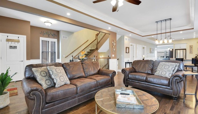 5 Star Upscale Entire Family Neighborhood Home