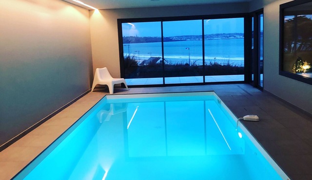 5-STAR VILLA WITH SEA VIEW AND INDOOR POOL <>IMMEDIATE PROXIMITY TO THE BEACH