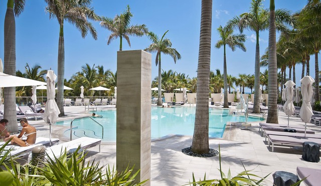 5 Star★Ocean Front 1478 Sq Ft Plus two large balconies Apartment sleeps 4-5