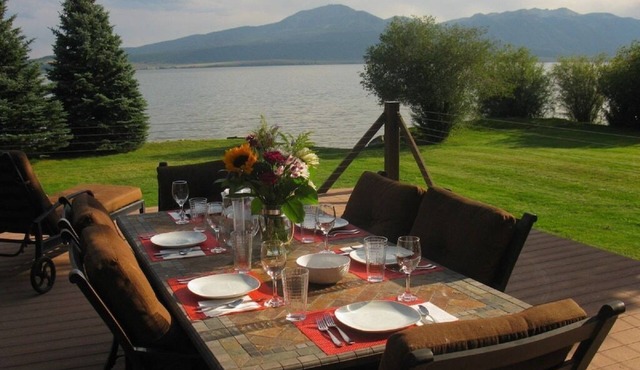 5 Stars! Elegant Lake Front Cabin w/Hot Tub, only 20 Minutes To Yellowstone NP!