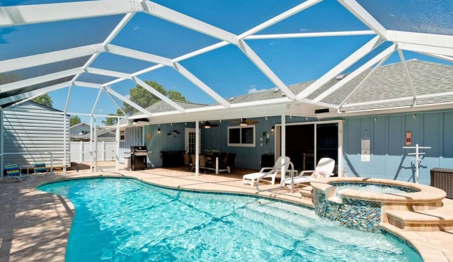 5 stars! ⭐️? HotTub&Pool-4BR/2BA 5 miles to beach!