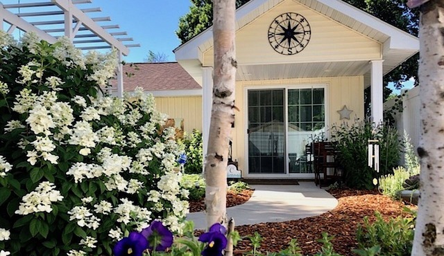 5 STARS! MPLS-ST PAUL "THE COTTAGE" LK NOKOMIS/MNHAHA FALLS/MOA/ONE-LEVEL-LIVING