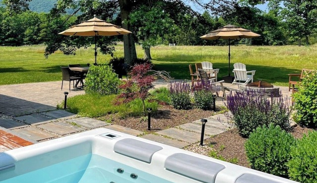 5 Stars w/Hot Tub, Sunny Patio, Game Room, Views!