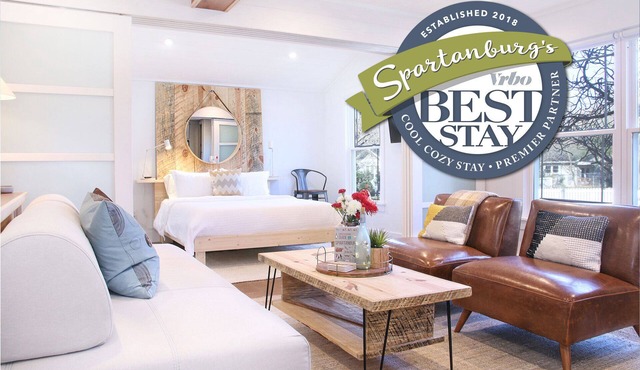 5★ Stunning Designer Cottage In Beautiful Neighborhood - Walk to Downtown