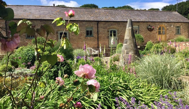 5* stylish, luxury barn conversion, private hot tub, fabulous views