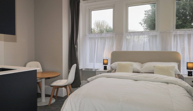 5 THE CUCKMERE, pet friendly, country holiday cottage in Seaford