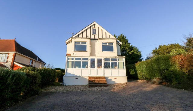 5 THE MALL, family friendly, character holiday cottage in Sandown