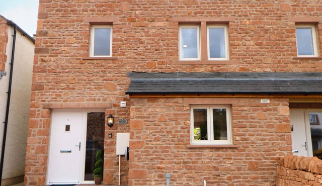 5 THE OLD SAWMILL, pet friendly, with a garden in Kirkby Stephen