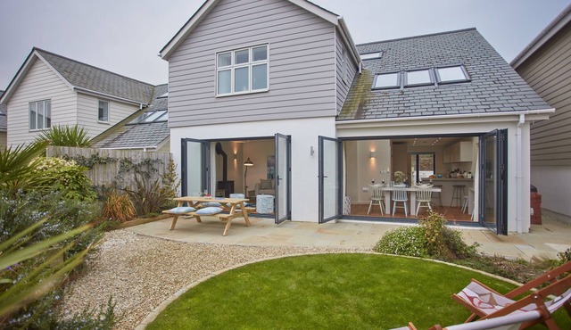 5 The Sands is a spacious detached house