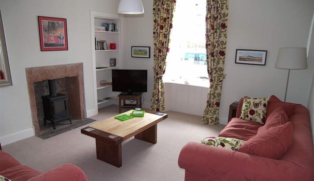 5 The Village - a cottage that sleeps 4 guests in 2 bedrooms