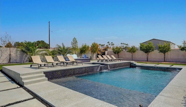 5 Themed BDs Luxury Estate w Pool, Spa & Game Room close to Las Vegas