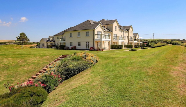 5 THURLESTONE BEACH, pet friendly, with a garden in Thurlestone